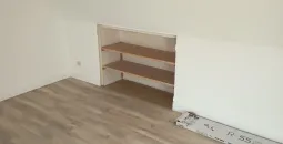 Création de cloisons sèches en BA13, isolation des combles en laine de bois, peinture globales des murs, pose d’un parquet stratifié 