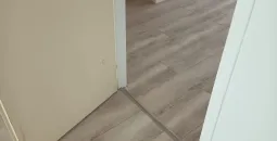 Création de cloisons sèches en BA13, isolation des combles en laine de bois, peinture globales des murs, pose d’un parquet stratifié 