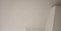 Création de cloisons sèches en BA13, isolation des combles en laine de bois, peinture globales des murs, pose d’un parquet stratifié 