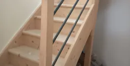 Création de cloisons sèches en BA13, isolation des combles en laine de bois, peinture globales des murs, pose d’un parquet stratifié 