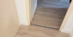 Création de cloisons sèches en BA13, isolation des combles en laine de bois, peinture globales des murs, pose d’un parquet stratifié 