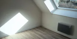 Création de cloisons sèches en BA13, isolation des combles en laine de bois, peinture globales des murs, pose d’un parquet stratifié 